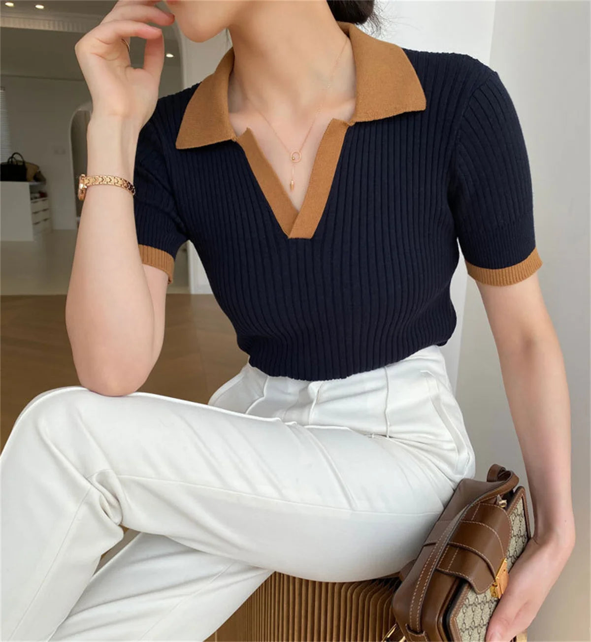 Tops de punto vintage con cuello en V