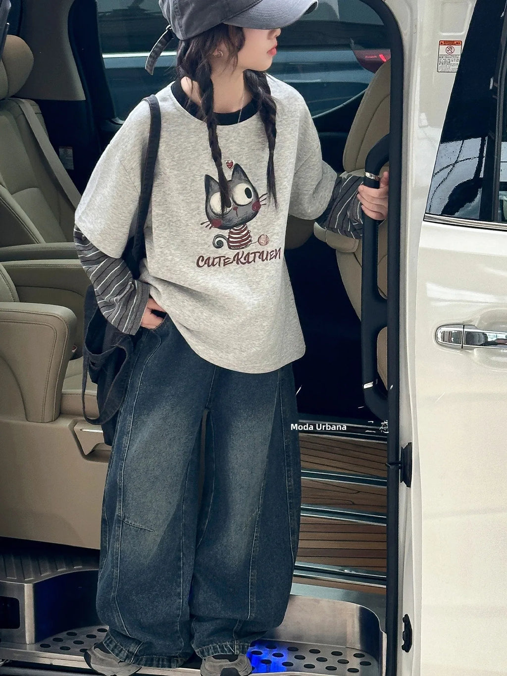 Conjunto De Dos Piezas Casual. Estampado Y Jeans