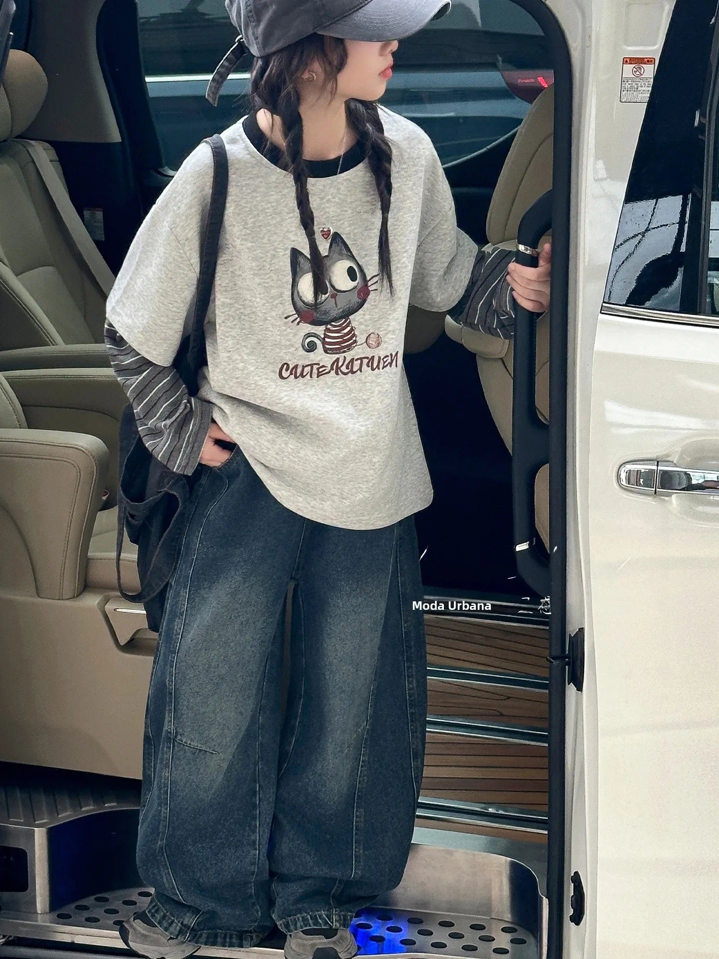 Conjunto De Dos Piezas Casual. Estampado Y Jeans