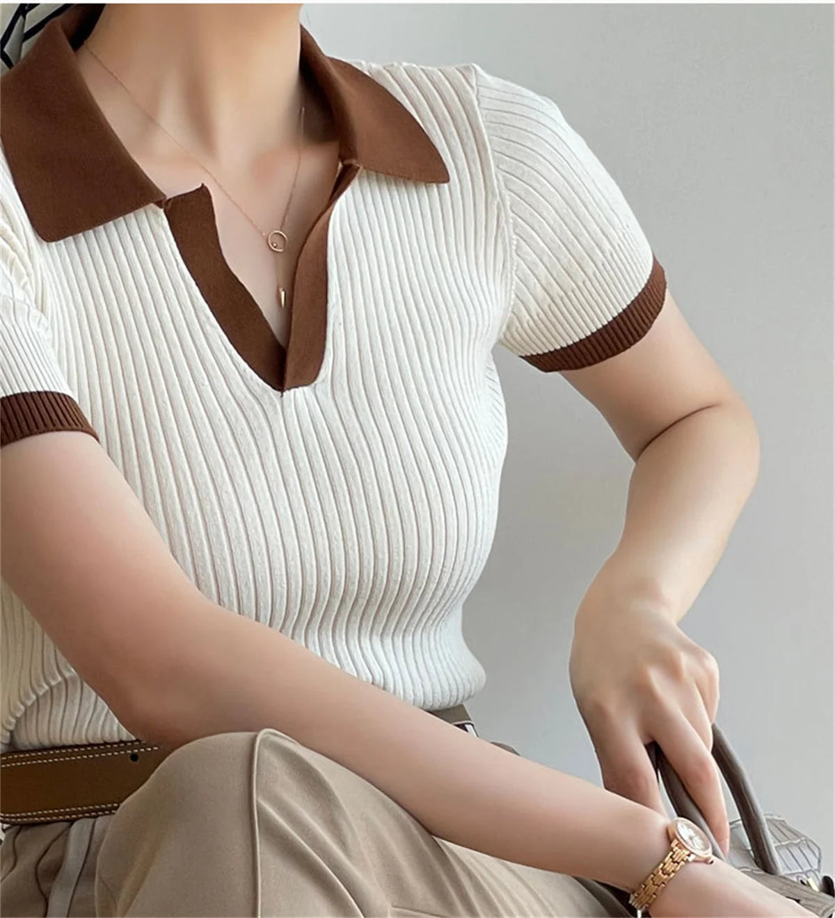 Tops de punto vintage con cuello en V